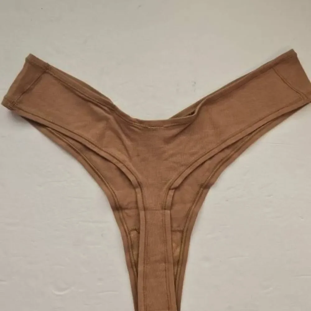 Skims‎ v front panty Nwt